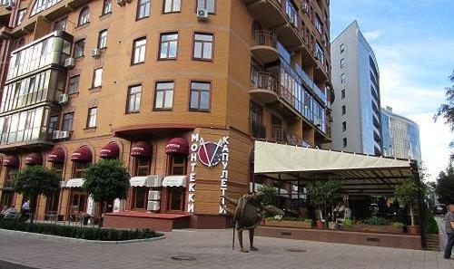 Элитный дом в центре Киева: журналисты показали новое жилье советника главы МВД